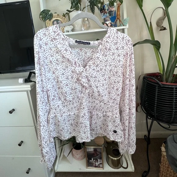 NWT Abercrombie Floral Long Sleeve Ruffle Top - Picture 1 of 5